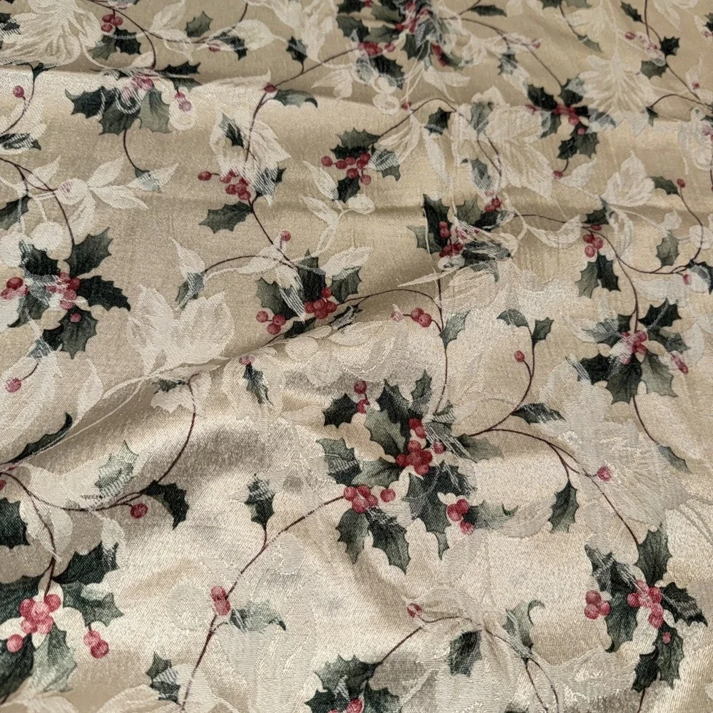 Vintage Holly and Berries Rectangle Christmas Tablecloth Approx 52
